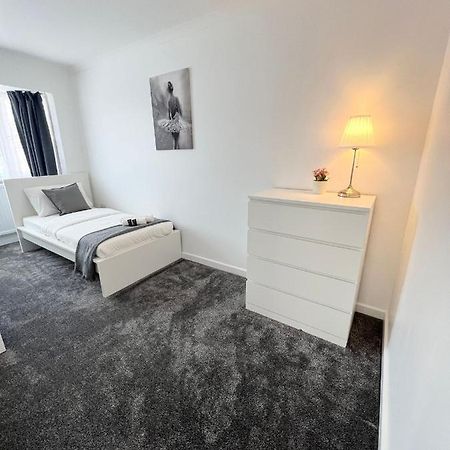 Stunning Flat In Greater London Hotel Екстериор снимка