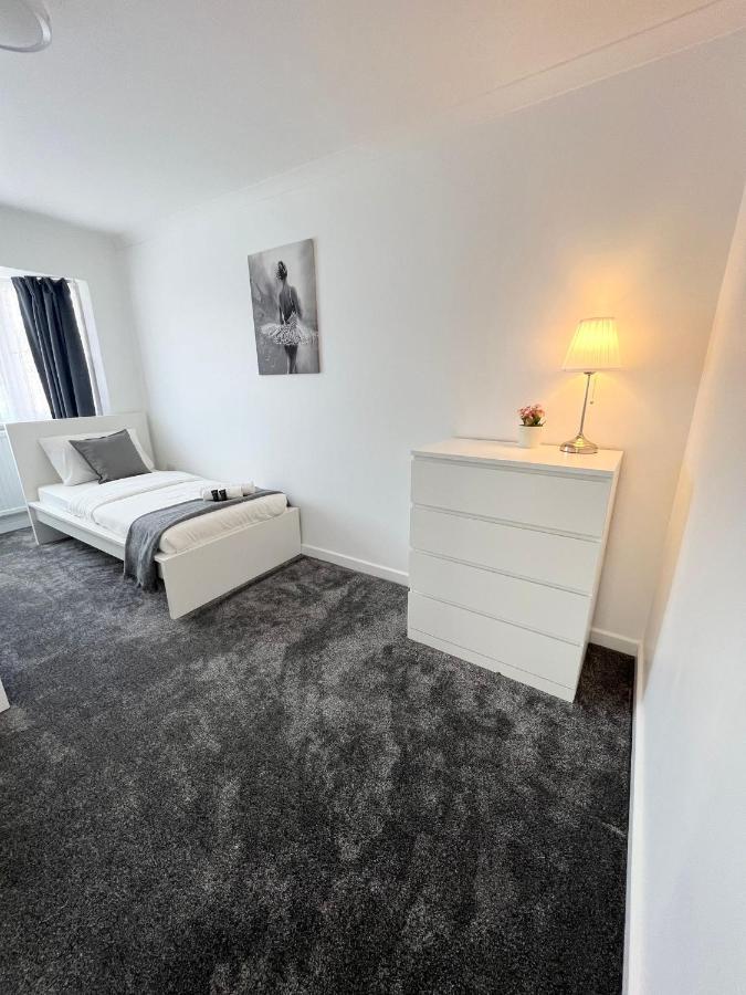 Stunning Flat In Greater London Hotel Екстериор снимка